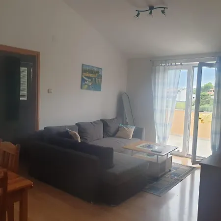 Apartment Wohnung Mit Gemeinschaftspool Und Garten