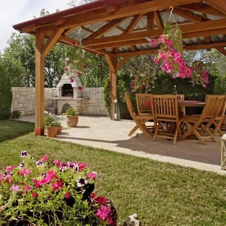 Wohnung Mit Gemeinschaftspool Und Garten *
