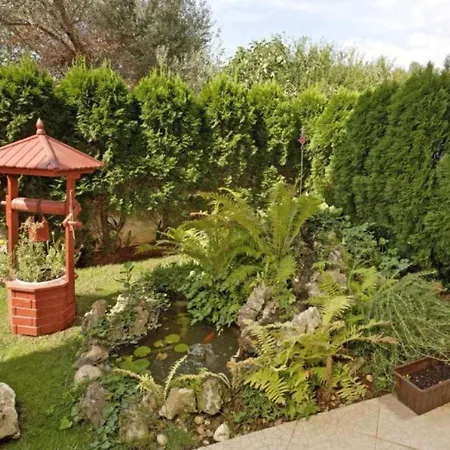 Wohnung Mit Gemeinschaftspool Und Garten Apartment